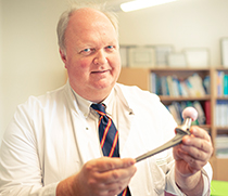 Prof. Christoph Lohmann, Direktor der Klinik für Orthopädie der Universitätsmedizin Magdeburg  