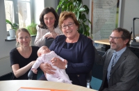 Ministerin Grimm-Benne mit Baby_Sachsen Anhalt hört früher