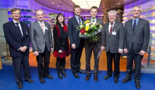 Hexal Preisverleihung 2011 Prof. Raimund Firsching, Prof. Dr. Hermann-Josef Rothkötter, Sabine Helm-Kruse, Prof. Dr. Peter Mertens, Preisträger Privatdozent Dr. Michael Haase, Rektor Prof. Dr. Klaus Erich Pollmann und und Dr. Norbert Marquardt (v.l.) Foto